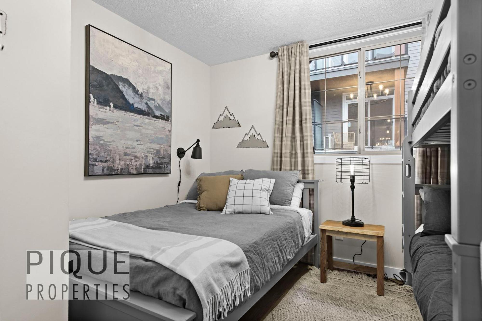 Mystic Mountain Chalet, Heated Outdoor Pool & Hot Tub, Free Parking, Fast Wifi! Canmore Exteriér fotografie