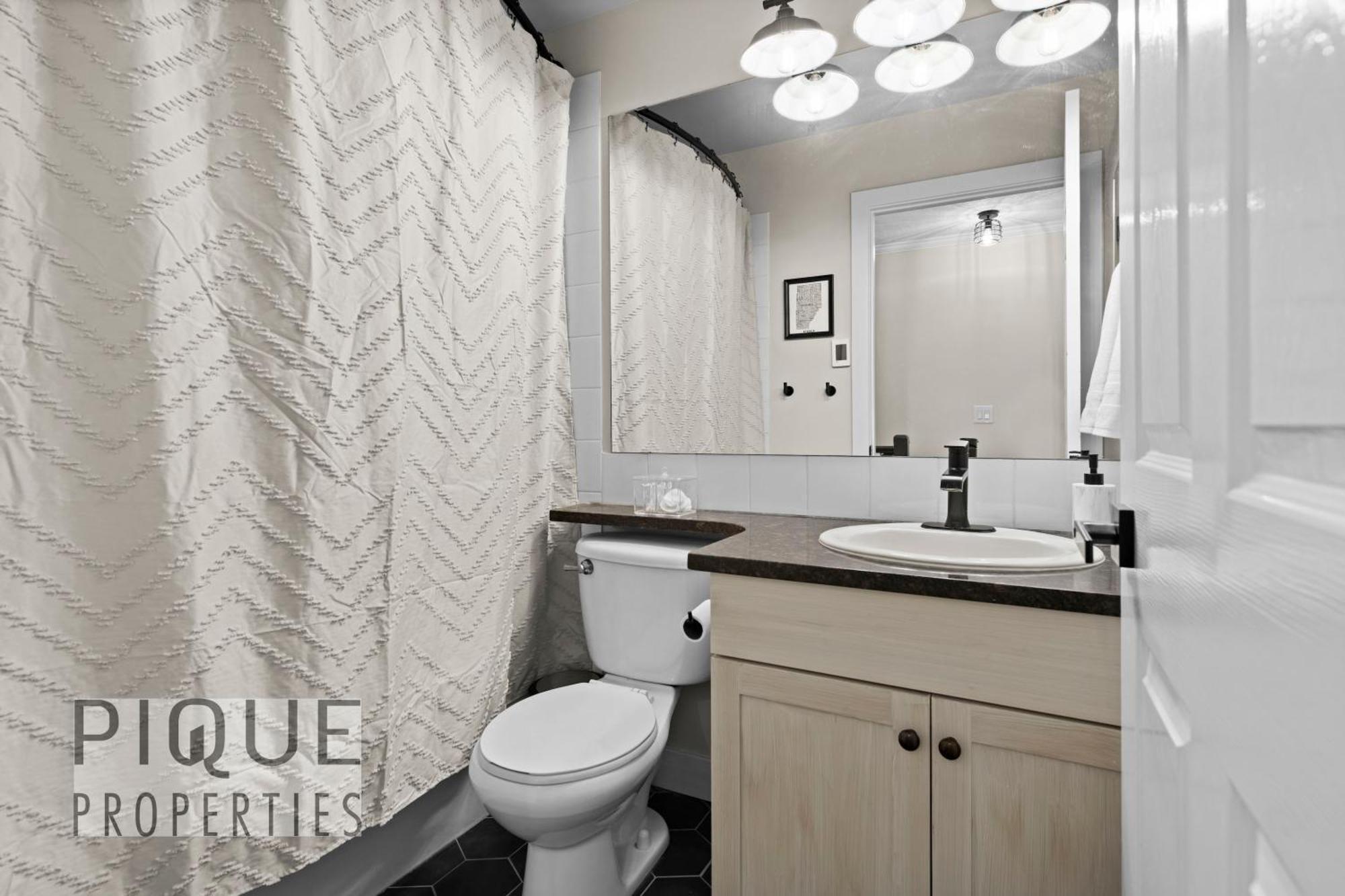 Mystic Mountain Chalet, Heated Outdoor Pool & Hot Tub, Free Parking, Fast Wifi! Canmore Exteriér fotografie