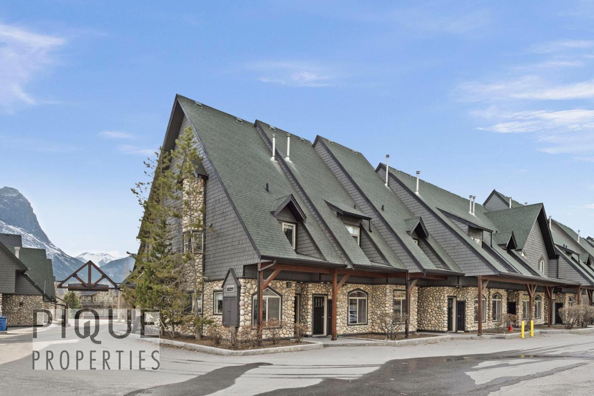 Mystic Mountain Chalet, Heated Outdoor Pool & Hot Tub, Free Parking, Fast Wifi! Canmore Exteriér fotografie